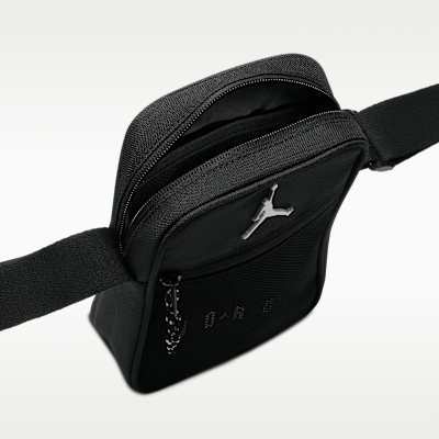 Jordan Blacktop Festival Bag (1.4L). Nike.com